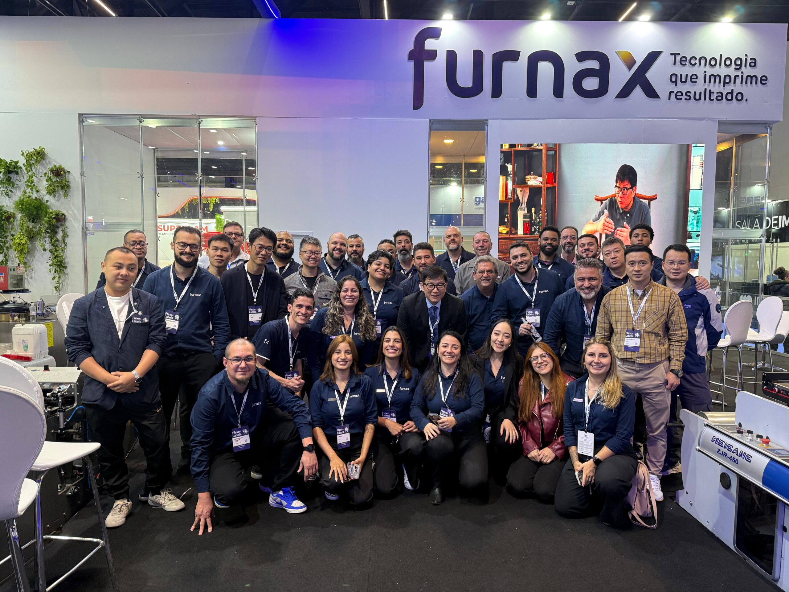 Furnax estabelece um novo patamar de qualidade e custo benefício com o lançamento da Weigang Blue Profit na Flexo & Labels Expo